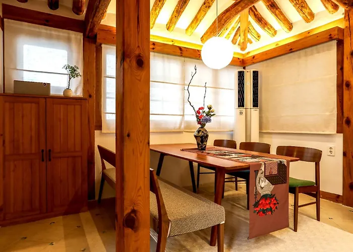 アパート Private Hanok In Bukchon, Seoul, 7 People, 3 Bedrooms, 2 Bathrooms, 6 Min Walk From Anguk Station Exit 2 ソウル特別市