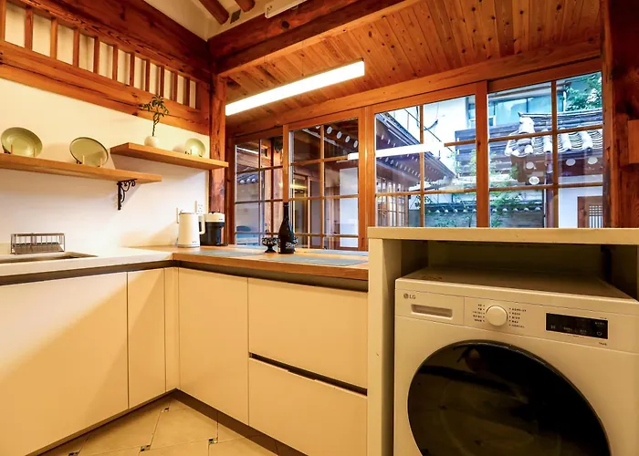 Private Hanok In Bukchon, Seoul, 7 People, 3 Bedrooms, 2 Bathrooms, 6 Min Walk From Anguk Station Exit 2 ソウル特別市