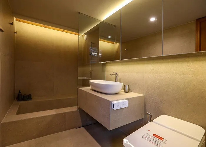Private Hanok In Bukchon, Seoul, 7 People, 3 Bedrooms, 2 Bathrooms, 6 Min Walk From Anguk Station Exit 2 ソウル特別市