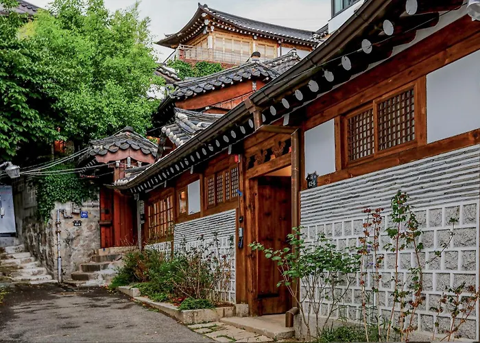 Private Hanok In Bukchon, Seoul, 7 People, 3 Bedrooms, 2 Bathrooms, 6 Min Walk From Anguk Station Exit 2