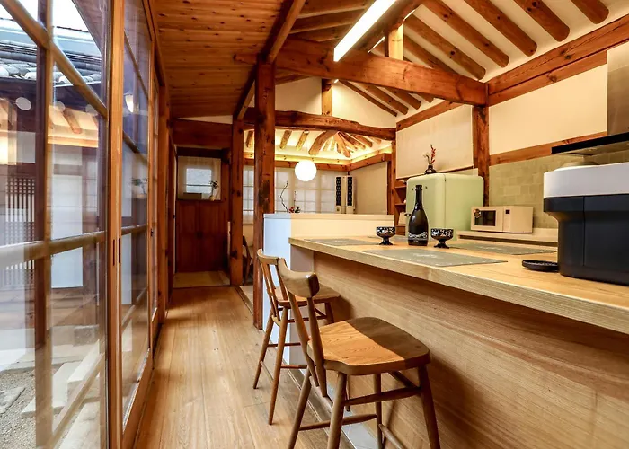 Private Hanok In Bukchon, Seoul, 7 People, 3 Bedrooms, 2 Bathrooms, 6 Min Walk From Anguk Station Exit 2 * ソウル特別市