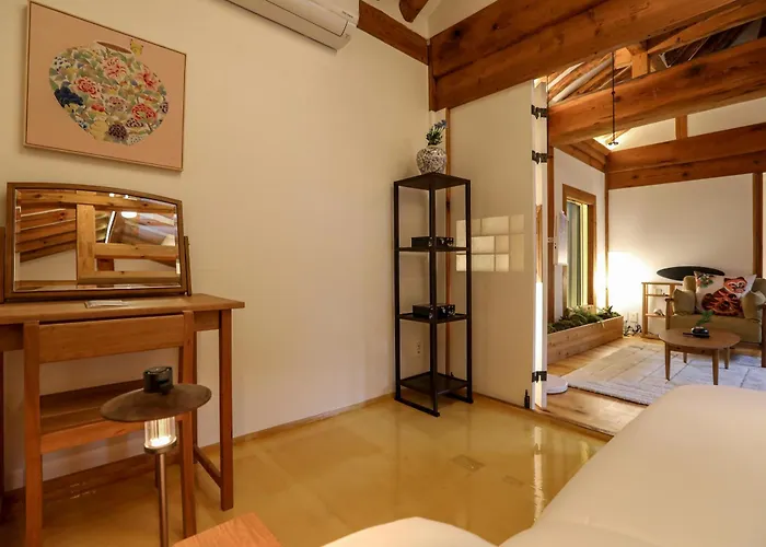 Private Hanok In Bukchon, Seoul, 7 People, 3 Bedrooms, 2 Bathrooms, 6 Min Walk From Anguk Station Exit 2 ソウル特別市