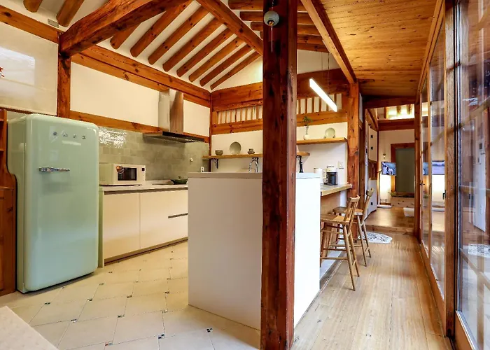 Private Hanok In Bukchon, Seoul, 7 People, 3 Bedrooms, 2 Bathrooms, 6 Min Walk From Anguk Station Exit 2 * ソウル特別市