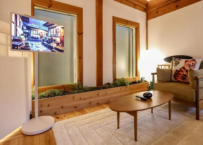 アパート Private Hanok In Bukchon, Seoul, 7 People, 3 Bedrooms, 2 Bathrooms, 6 Min Walk From Anguk Station Exit 2 *