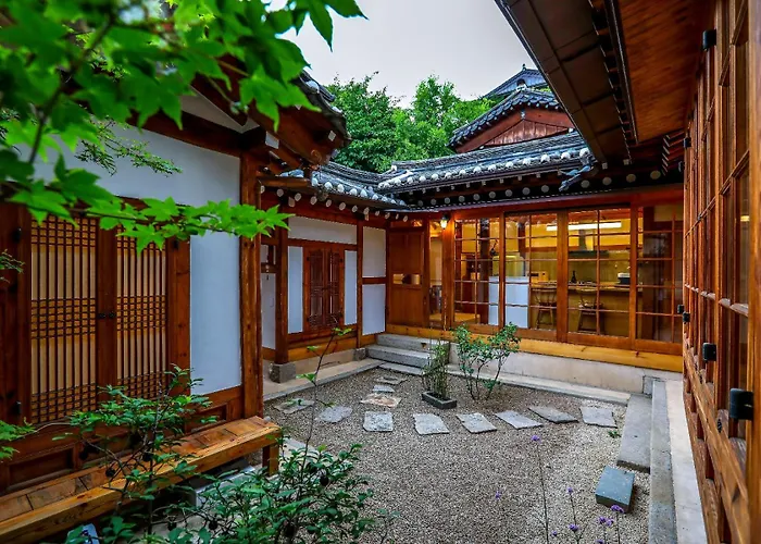 Private Hanok In Bukchon, Seoul, 7 People, 3 Bedrooms, 2 Bathrooms, 6 Min Walk From Anguk Station Exit 2 ソウル特別市