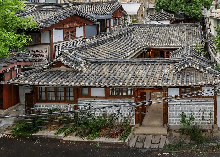 Private Hanok In Bukchon, Seoul, 7 People, 3 Bedrooms, 2 Bathrooms, 6 Min Walk From Anguk Station Exit 2 *