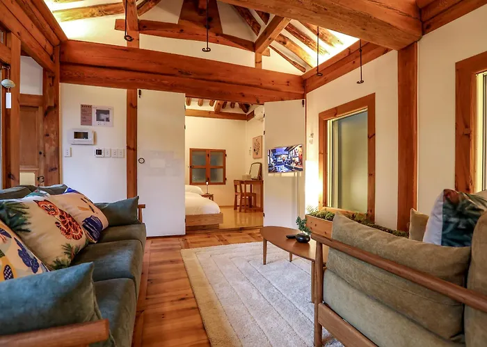 Private Hanok In Bukchon, Seoul, 7 People, 3 Bedrooms, 2 Bathrooms, 6 Min Walk From Anguk Station Exit 2 *