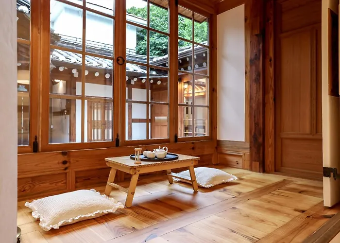 Private Hanok In Bukchon, Seoul, 7 People, 3 Bedrooms, 2 Bathrooms, 6 Min Walk From Anguk Station Exit 2 アパート ソウル特別市