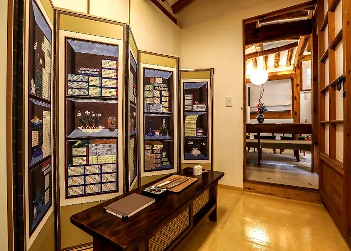 アパート Private Hanok In Bukchon, Seoul, 7 People, 3 Bedrooms, 2 Bathrooms, 6 Min Walk From Anguk Station Exit 2
