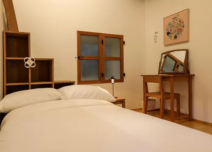 Private Hanok In Bukchon, Seoul, 7 People, 3 Bedrooms, 2 Bathrooms, 6 Min Walk From Anguk Station Exit 2 ソウル特別市
