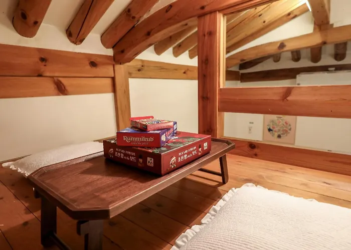Private Hanok In Bukchon, Seoul, 7 People, 3 Bedrooms, 2 Bathrooms, 6 Min Walk From Anguk Station Exit 2 * ソウル特別市