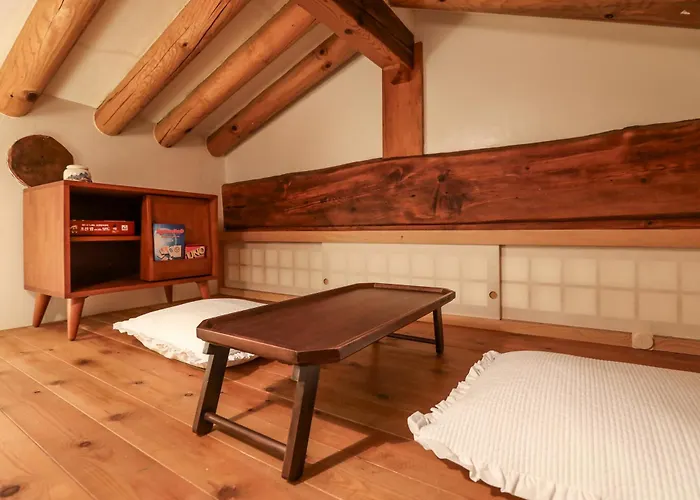 Private Hanok In Bukchon, Seoul, 7 People, 3 Bedrooms, 2 Bathrooms, 6 Min Walk From Anguk Station Exit 2 アパート *